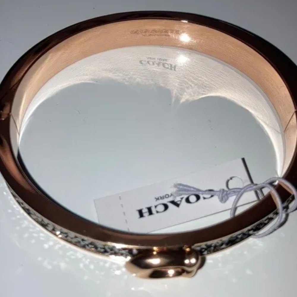 NEW COACH C Logo Hinged Bangle Bracelet Yellow Gold S/ Steel & Black Sprinkle - Picture 4 of 7